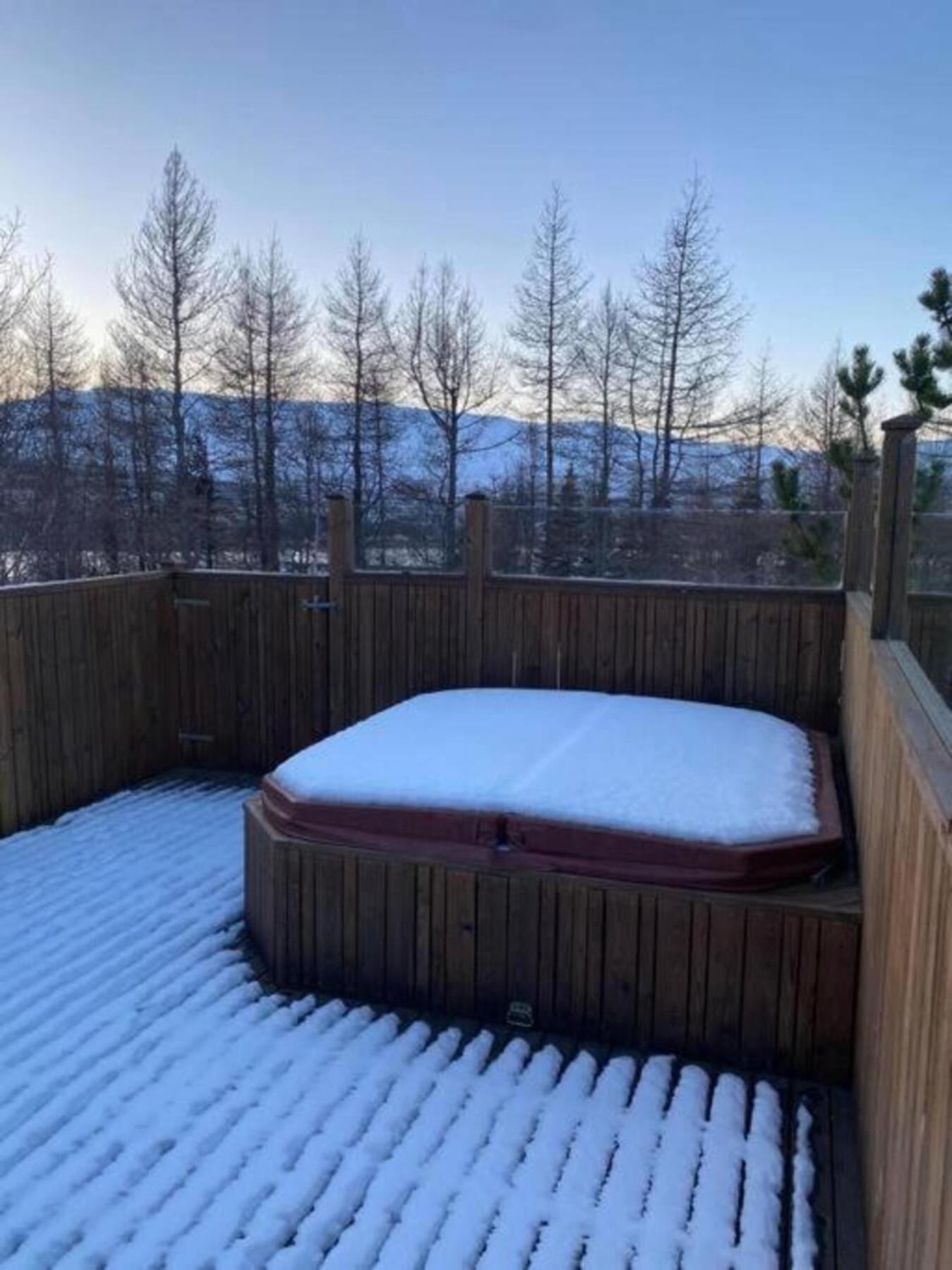 Cozy 2 Bedroom Cottage With Hot Tub Akureyri Exteriör bild