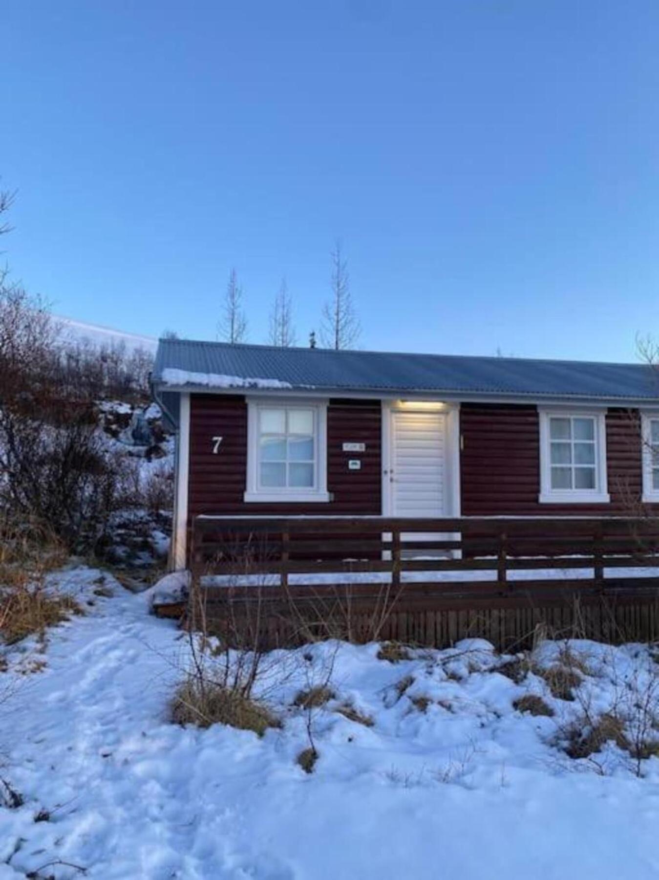 Cozy 2 Bedroom Cottage With Hot Tub Akureyri Exteriör bild