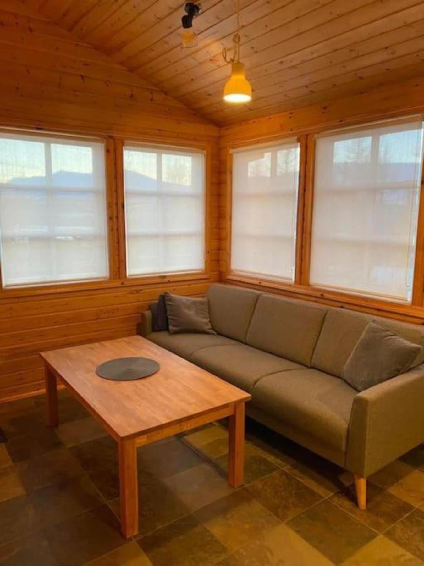 Cozy 2 Bedroom Cottage With Hot Tub Akureyri Exteriör bild